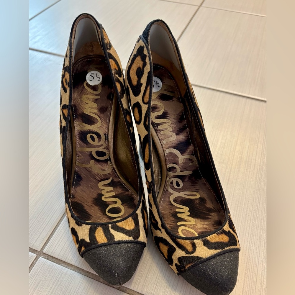 Sam Edelman Leopard Print Heels with Black Accents - Picture 5 of 6
